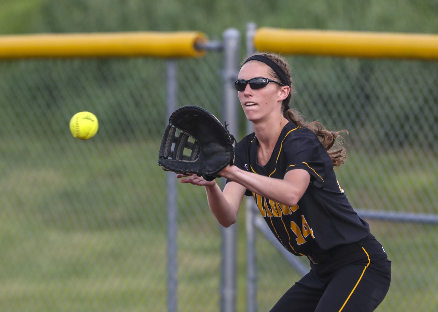 061418-qct-mac-softball-034.jpg